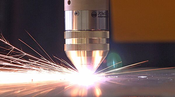 Plasma torch head - Plasma current source Q